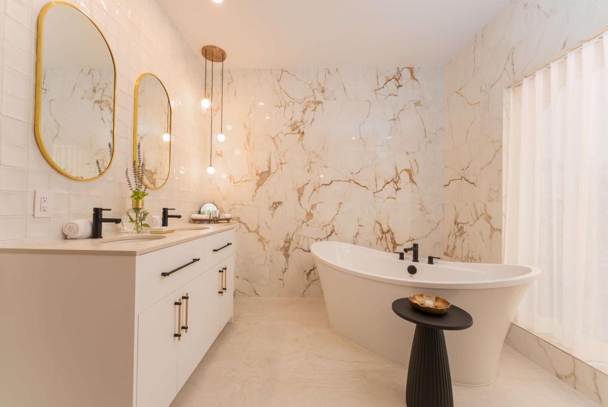 Prestige Beach House, Worldhotels Crafted Kelowna Buitenkant foto